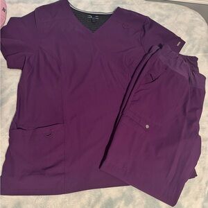 Elle women’s scrub set